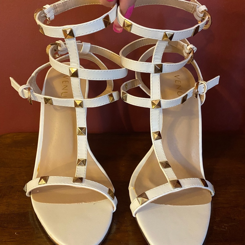 NEW Venus strappy white 4 1/2 inch wedge heels! Size 8